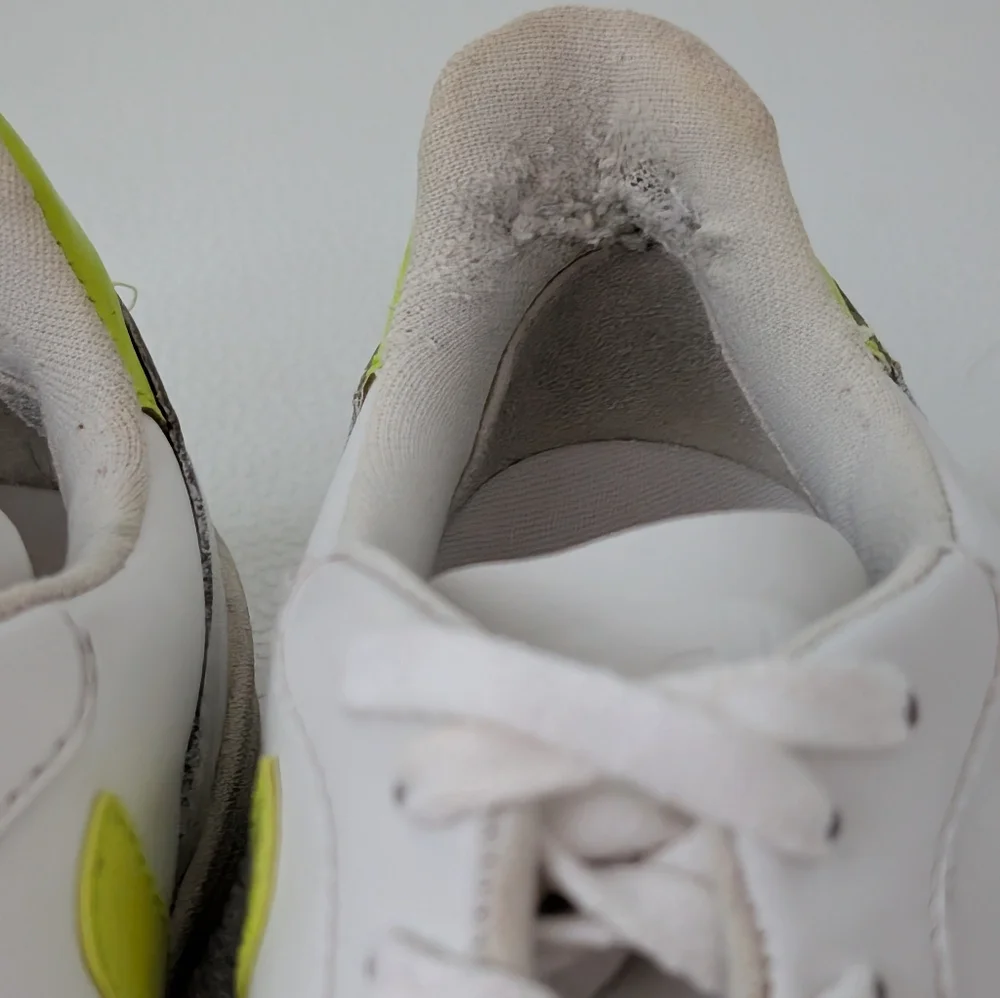 Veja V-10 Leather Sneakers Fluorescent yellow